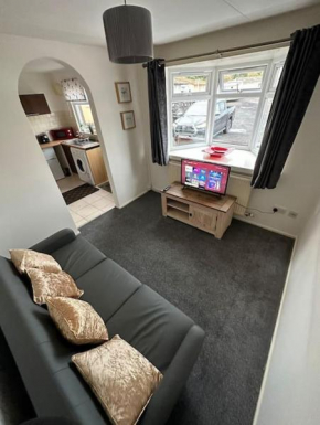 One-Bedroom Chalet Bungalow Uddingston Glasgow